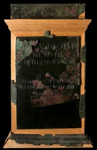 Dedica del collegio dei suonatori a Tiberio Claudio Nerone