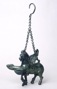 Lucerna bilicne a forma di cavallo alato